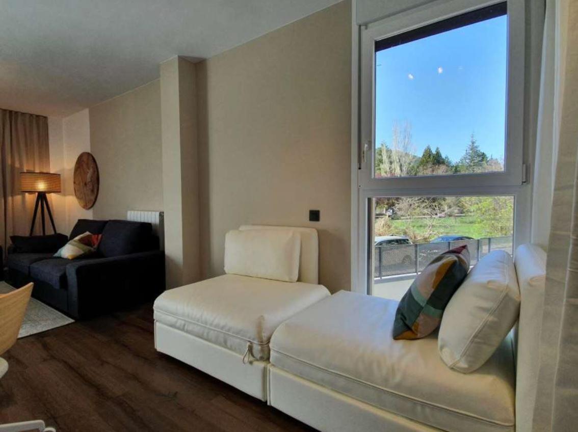 Apartamento Posets Apartment Jaca Bagian luar foto