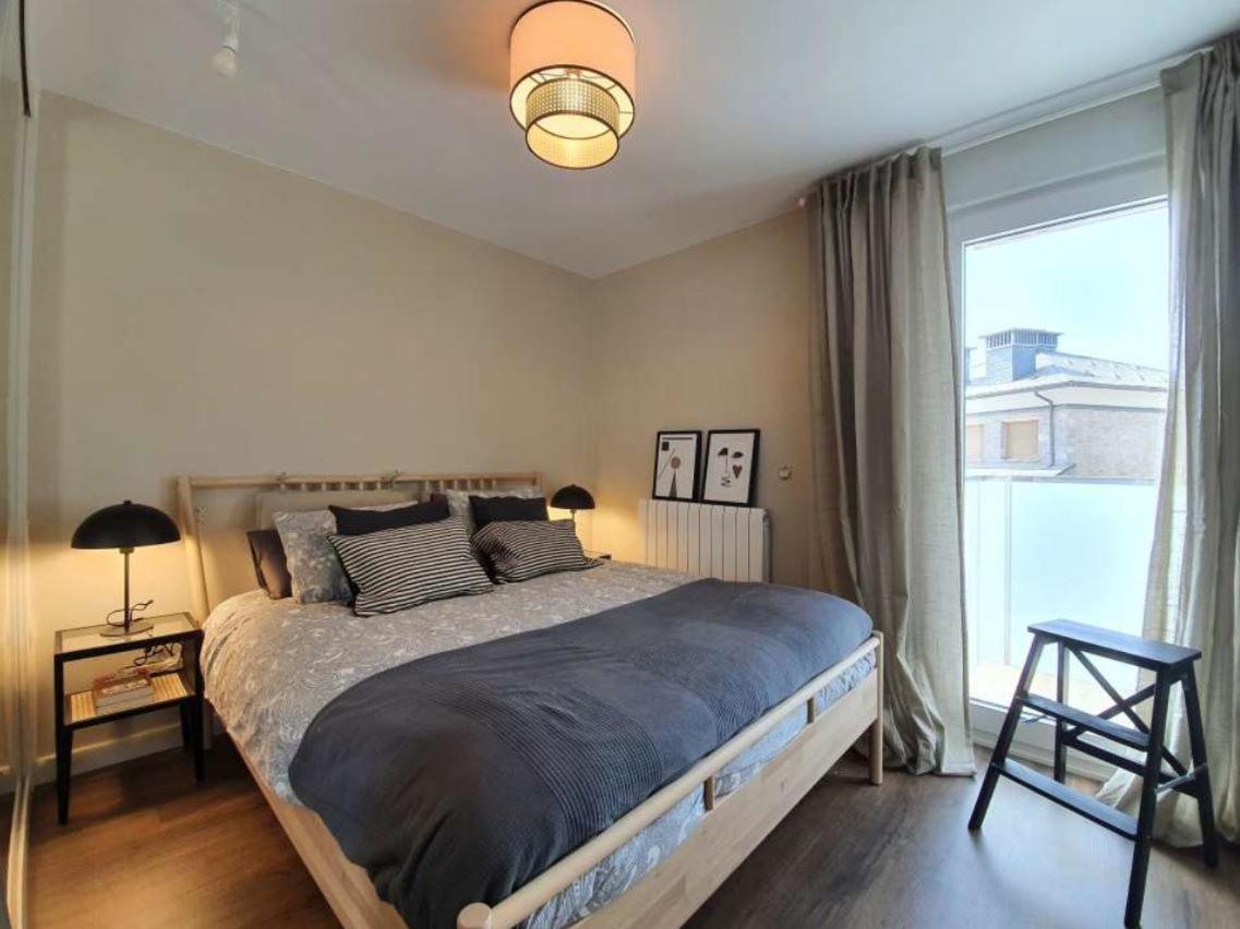 Apartamento Posets Apartment Jaca Bagian luar foto