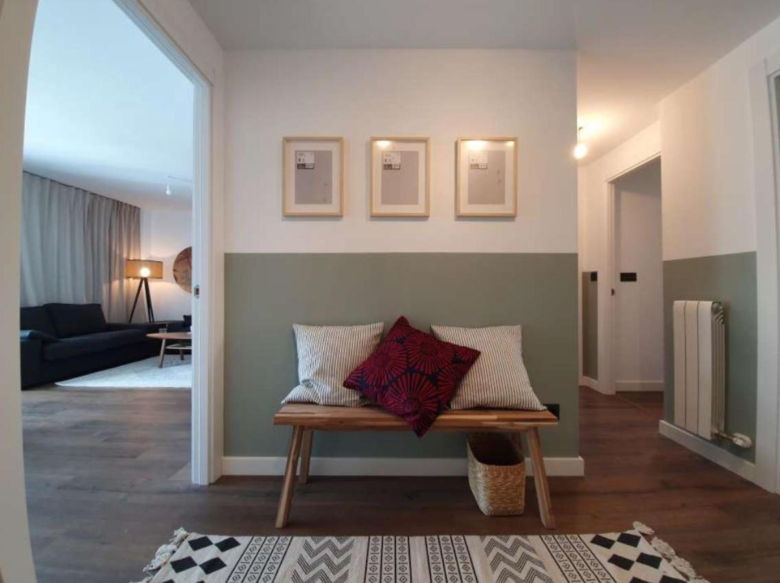 Apartamento Posets Apartment Jaca Bagian luar foto