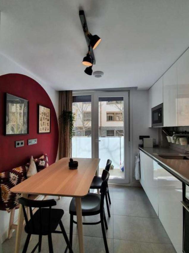 Apartamento Posets Apartment Jaca Bagian luar foto